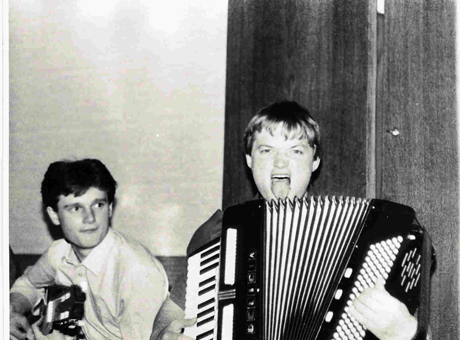 Harmonikář Mácha Radek-příprava na ASUT Žilina 1985.jpg