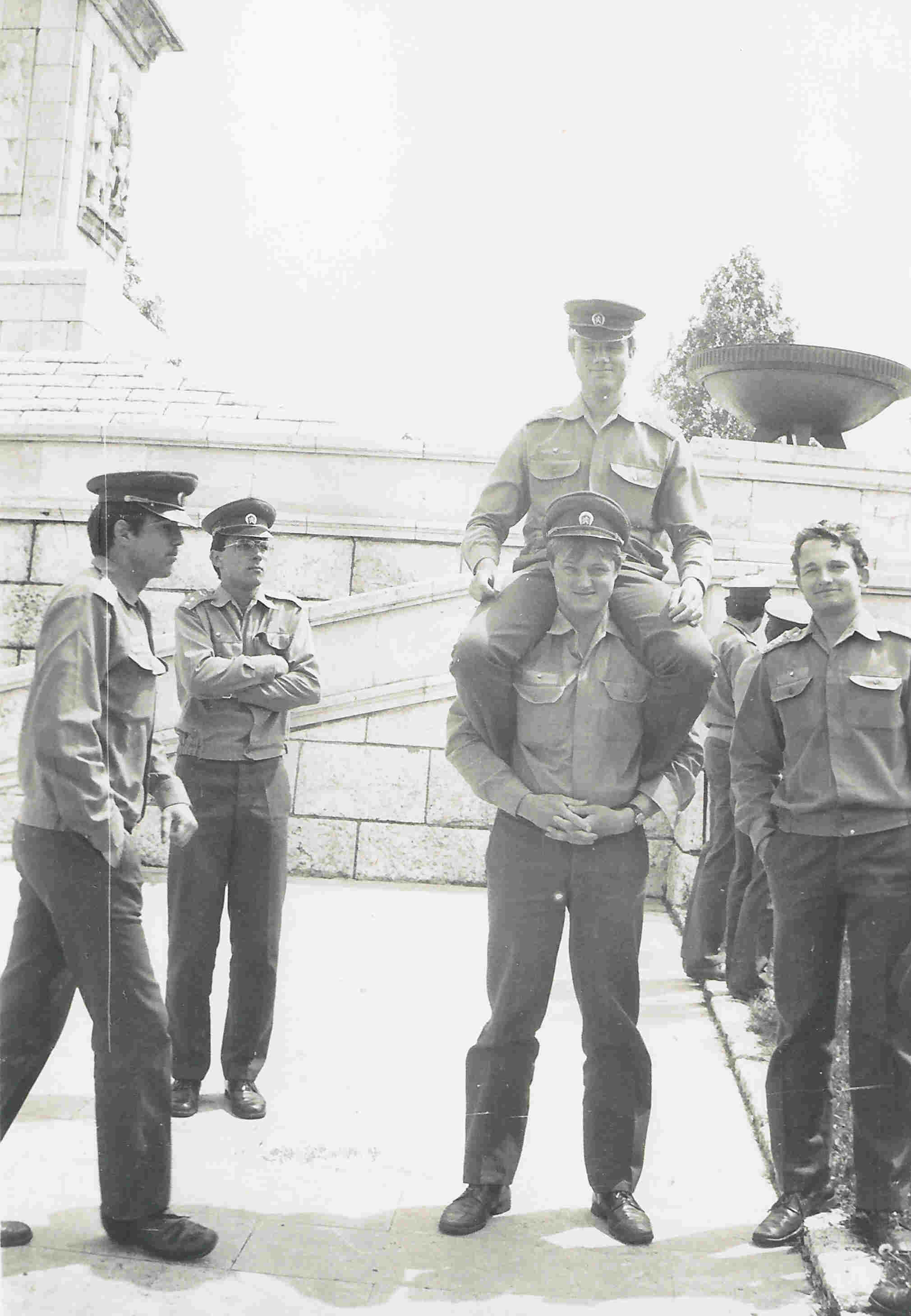 Máchovci a Kovář na koni - po stopách bojů 1985.jpg