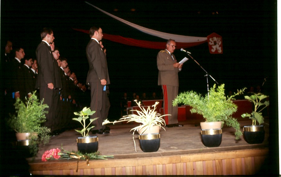 Foto z promoce 1987 2.jpg